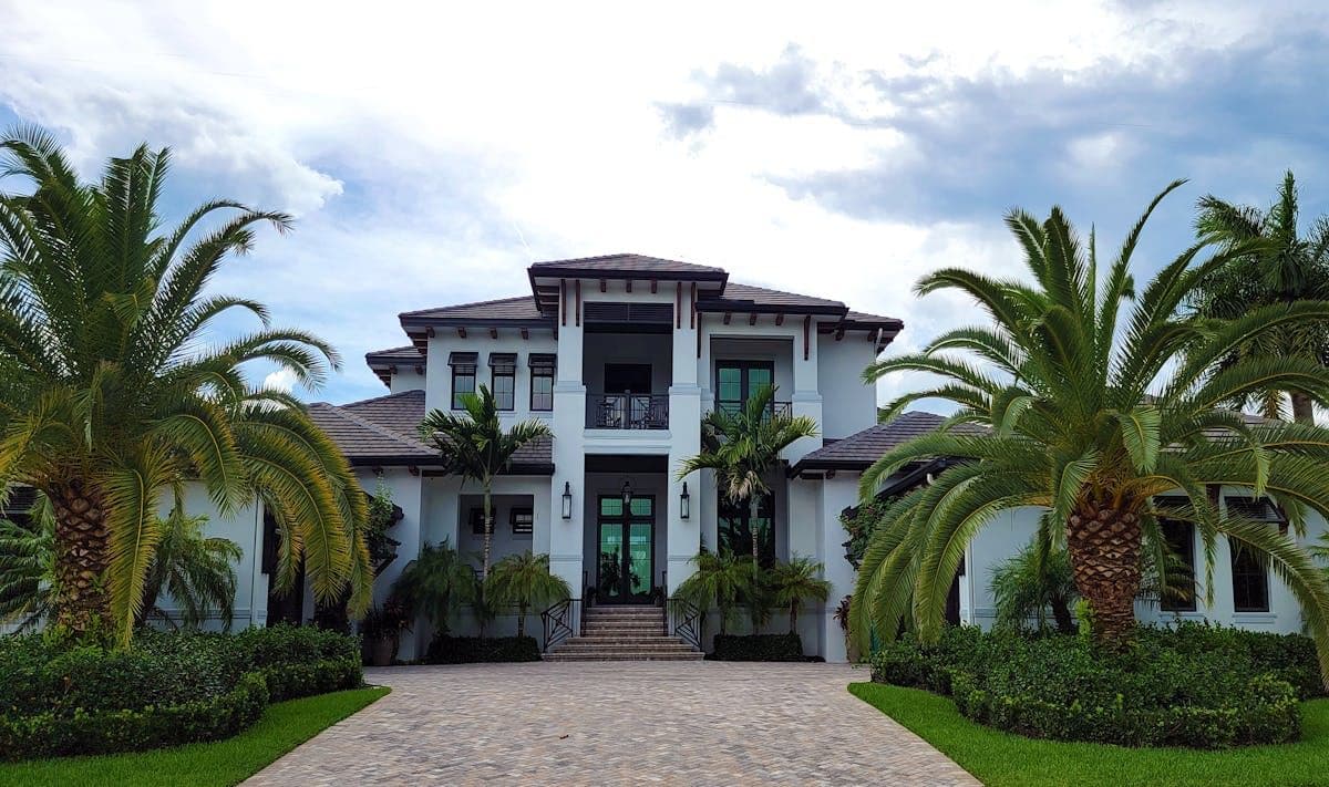 Custom home alfresco and landscaping