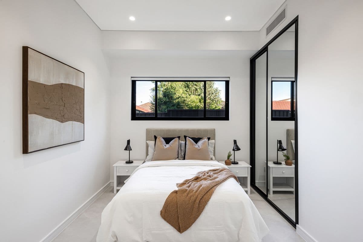 Guest bedroom in Buildana duplex
